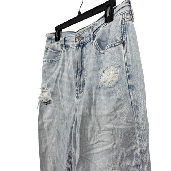 American Eagle Highest Rise 90s Boyfriend Lightwash Raw Hem Baggy Jeans sz 12 - Picture 9 of 15